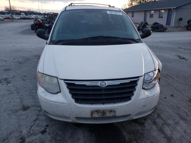 2C4GP54L65R535259 - 2005 CHRYSLER TOWN & COU TOURING WHITE photo 5