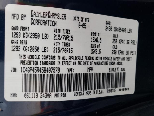 1C4GP45R45B407579 - 2005 CHRYSLER TOWN & COU ლურჯი ფოტო 13