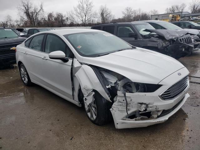 3FA6P0H73HR321457 - 2017 FORD FUSION SE WHITE photo 4