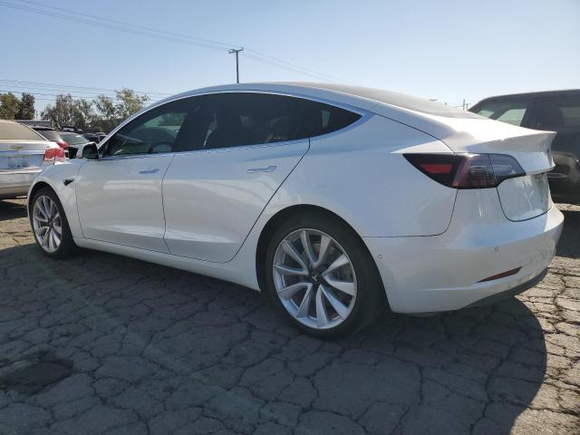 5YJ3E1EB6JF185852 - 2018 TESLA MODEL 3 WHITE photo 2