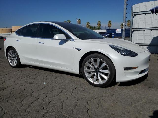 5YJ3E1EB6JF185852 - 2018 TESLA MODEL 3 WHITE photo 4