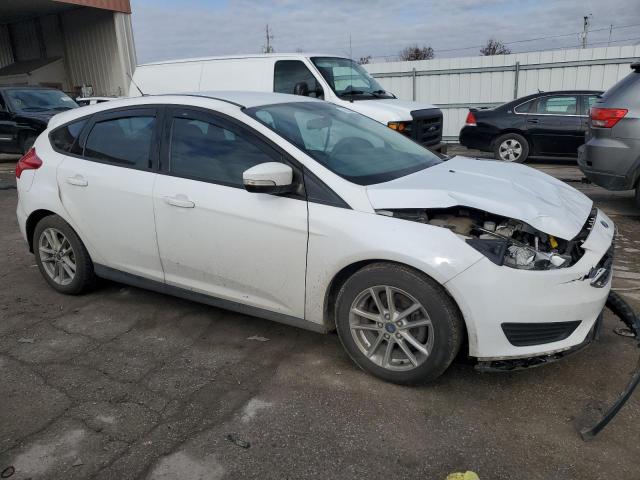 1FADP3K22FL252424 - 2015 FORD FOCUS SE WHITE photo 4