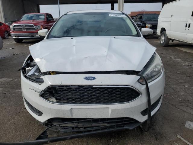 1FADP3K22FL252424 - 2015 FORD FOCUS SE WHITE photo 5