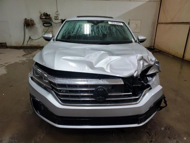 1VWMA7A34LC019716 - 2020 VOLKSWAGEN PASSAT R-LINE Silber Foto 5