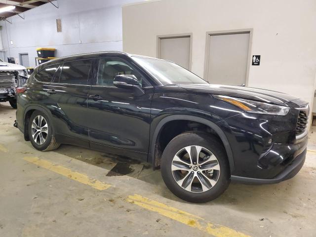 5TDGZRBH7MS553646 - 2021 TOYOTA HIGHLANDER XLE BLACK photo 4