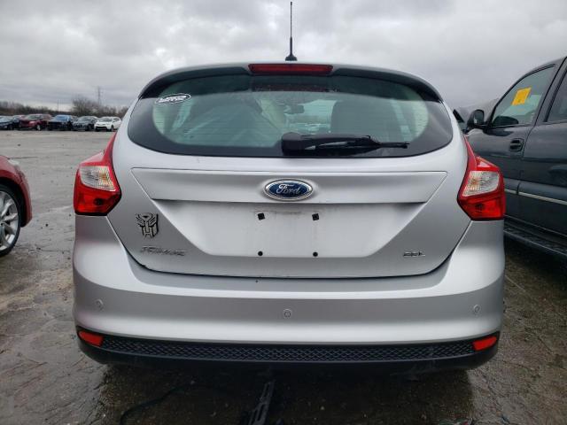 1FAHP3M24CL111073 - 2012 FORD FOCUS SEL SILVER photo 6