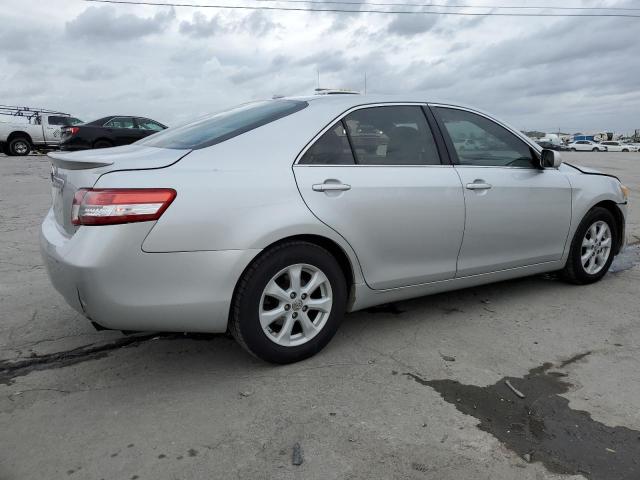 4T1BF3EK5AU542784 - 2010 TOYOTA CAMRY BASE SILVER photo 3