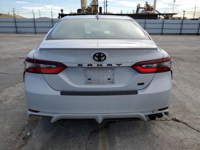4T1T11AK5PU112050 - 2023 TOYOTA CAMRY SE NIGHT SHADE WHITE photo 6