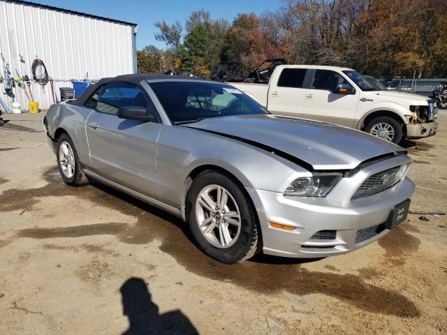 1ZVBP8EMXD5219553 - 2013 FORD MUSTANG SILVER photo 4