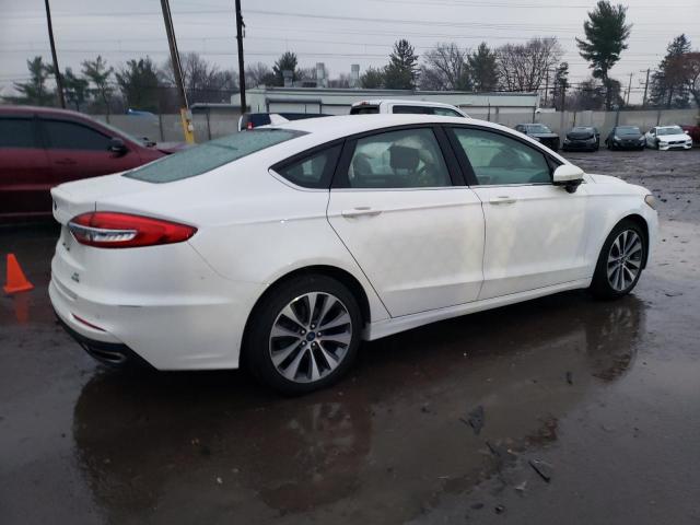 3FA6P0T94KR159063 - 2019 FORD FUSION SE WHITE photo 3