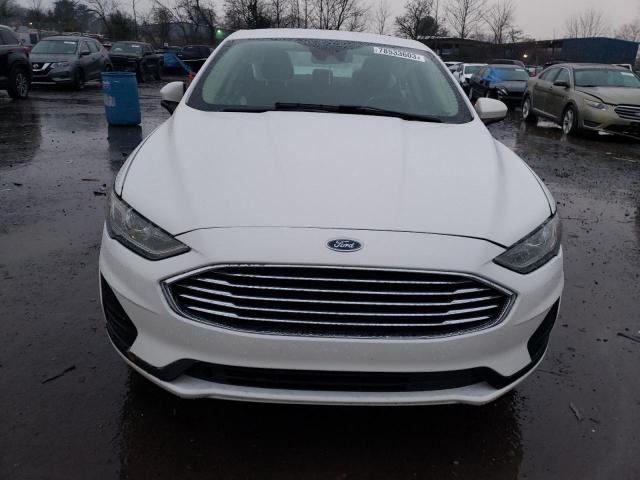 3FA6P0T94KR159063 - 2019 FORD FUSION SE WHITE photo 5