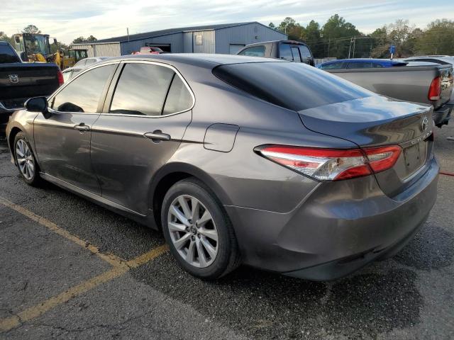 4T1B11HK7JU586333 - 2018 TOYOTA CAMRY L GRAY photo 2