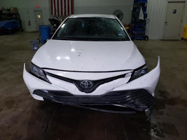 4T1B11HK8KU680674 - 2019 TOYOTA CAMRY L WHITE photo 5