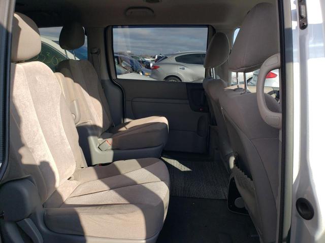 KNDMG4C71E6586600 - 2014 KIA SEDONA LX SILVER photo 11