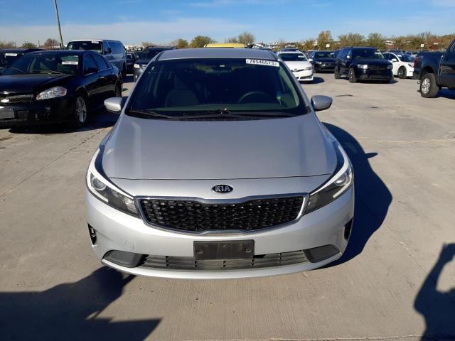 3KPFL4A74HE011204 - 2017 KIA FORTE LX SILVER photo 5