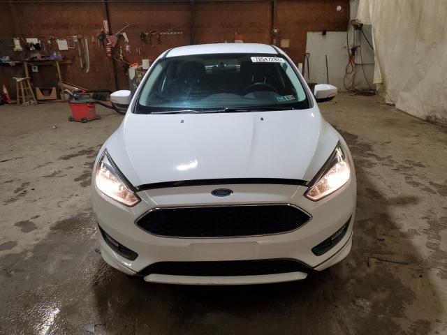 1FADP3FE4FL310974 - 2015 FORD FOCUS SE WHITE photo 5