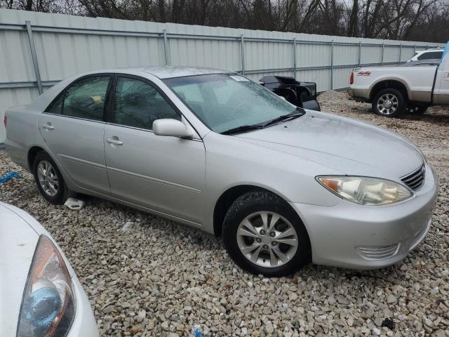 4T1BF32K65U098938 - 2005 TOYOTA CAMRY LE SILVER photo 4