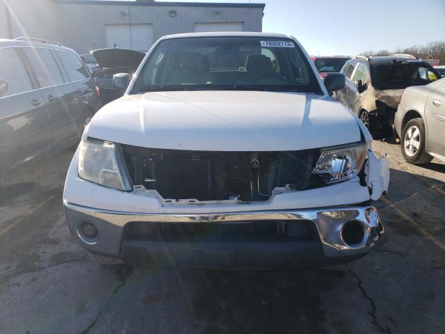 1N6AD07U89C414508 - 2009 NISSAN FRONTIER CREW CAB SE WHITE photo 5