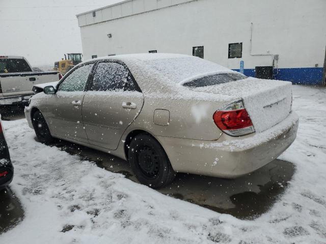 JTDBE32K553027081 - 2005 TOYOTA CAMRY LE BEIGE photo 2