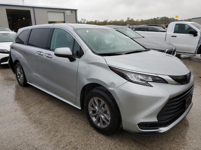 5TDKRKEC7PS152782 - 2023 TOYOTA SIENNA LE SILVER photo 4