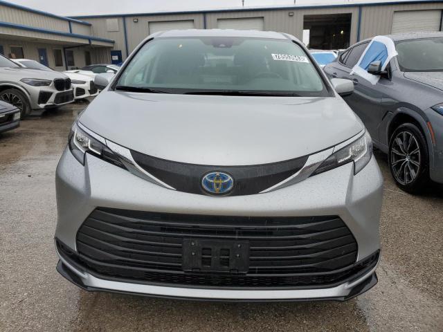 5TDKRKEC7PS152782 - 2023 TOYOTA SIENNA LE SILVER photo 5