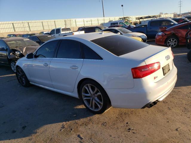 WAUJ2AFC3DN113324 - 2013 AUDI S6 WHITE photo 2