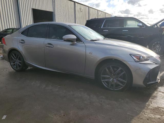 JTHBA1D29J5067769 - 2018 LEXUS IS 300 GRAY photo 4