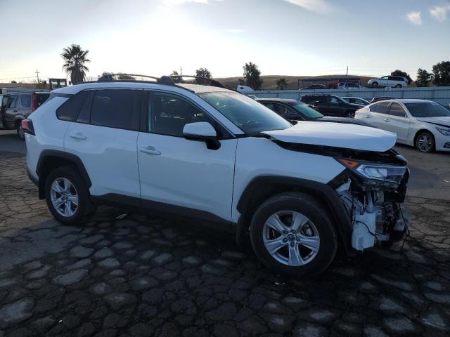 2T3W1RFV9KW043314 - 2019 TOYOTA RAV4 XLE WHITE photo 4