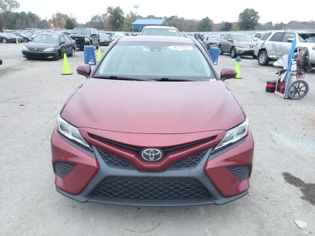 4T1B11HK9JU573485 - 2018 TOYOTA CAMRY L RED photo 5