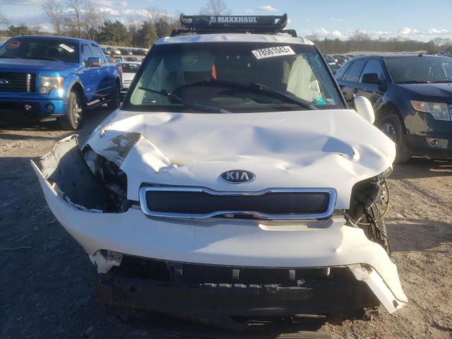 KNDJN2A2XE7068466 - 2014 KIA SOUL WHITE photo 5