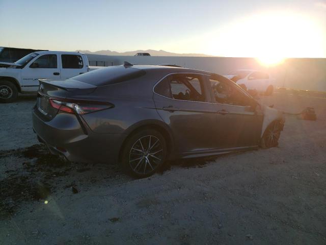 4T1G11AKXPU079631 - 2023 TOYOTA CAMRY SE NIGHT SHADE GRAY photo 3