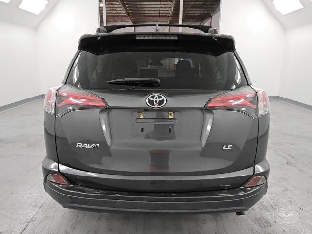 JTMZFREV7JJ745077 - 2018 TOYOTA RAV4 LE CHARCOAL photo 6