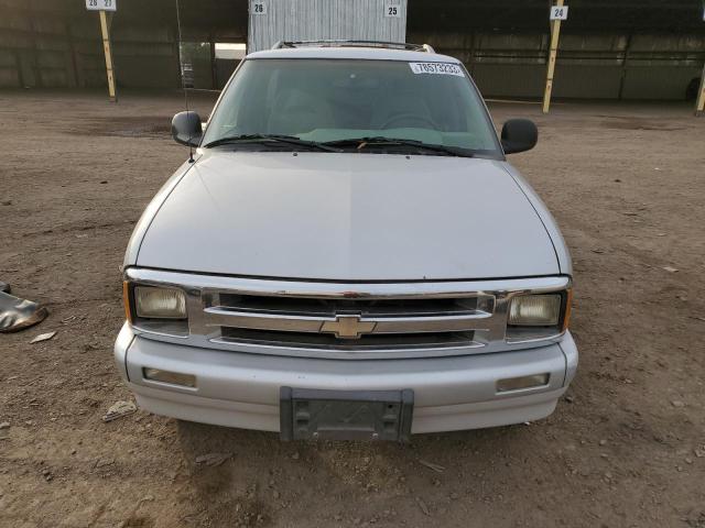 1GNCS18W9S2186660 - 1995 CHEVROLET BLAZER SILVER photo 5