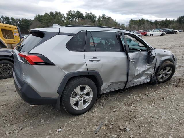 2T3P1RFV9MW189168 - 2021 TOYOTA RAV4 XLE GRAY photo 3