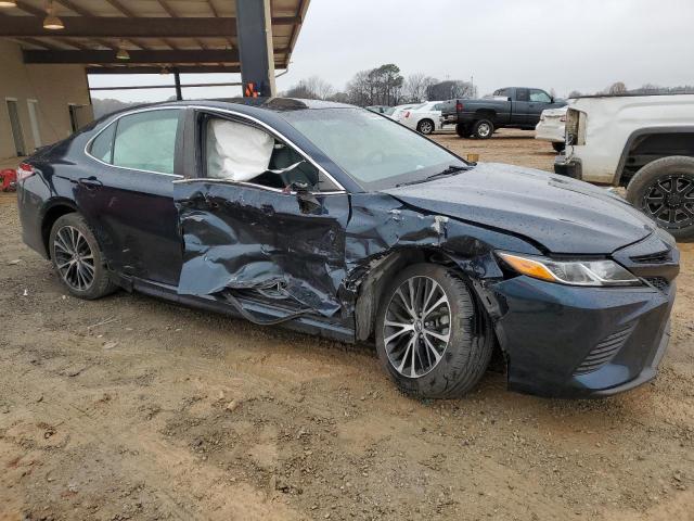 4T1B11HK4JU561762 - 2018 TOYOTA CAMRY L BLUE photo 4