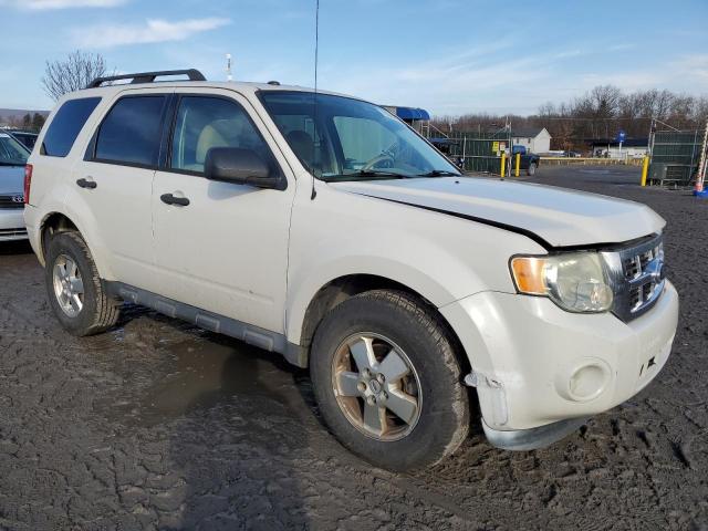 1FMCU9D70BKA03528 - 2011 FORD ESCAPE XLT WHITE photo 4