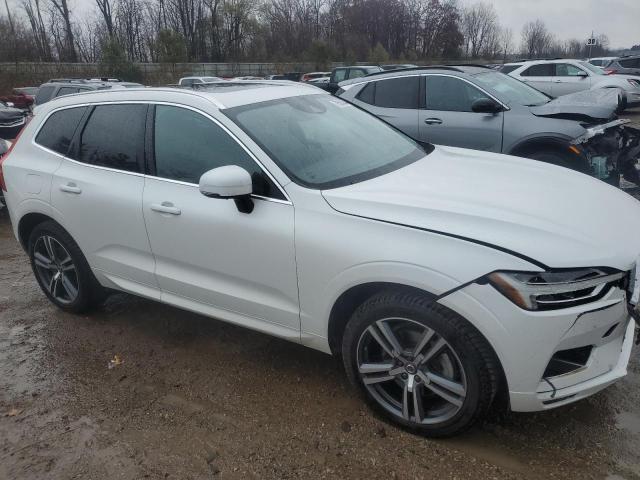 YV4A22RK0M1697343 - 2021 VOLVO XC60 T6 MOMENTUM WHITE photo 4