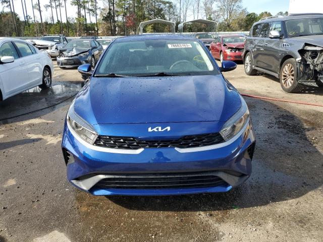 3KPF24AD0NE467883 - 2022 KIA FORTE FE BLUE photo 5