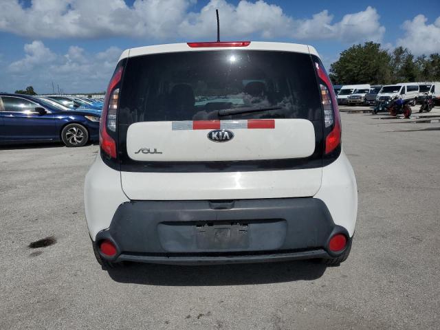 KNDJN2A25G7850807 - 2016 KIA SOUL WHITE photo 6