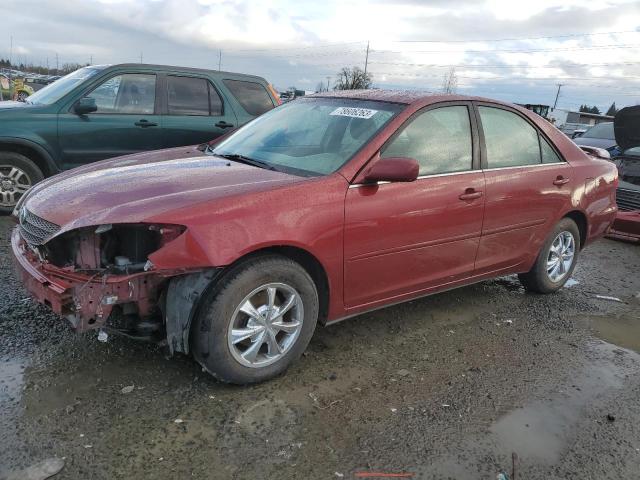 JTDBE32K020137517 - 2002 TOYOTA CAMRY LE RED photo 1