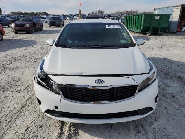 3KPFK4A79HE015025 - 2017 KIA FORTE LX WHITE photo 5