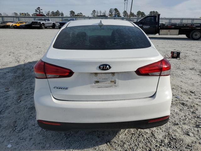 3KPFK4A79HE015025 - 2017 KIA FORTE LX WHITE photo 6