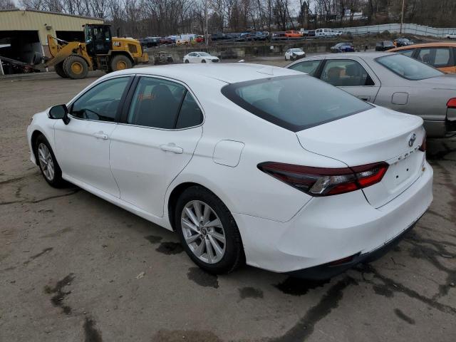 4T1C11AK3MU445925 - 2021 TOYOTA CAMRY LE WHITE photo 2