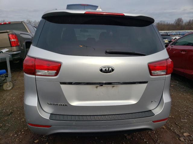 KNDMB5C17H6309485 - 2017 KIA SEDONA LX SILVER photo 6