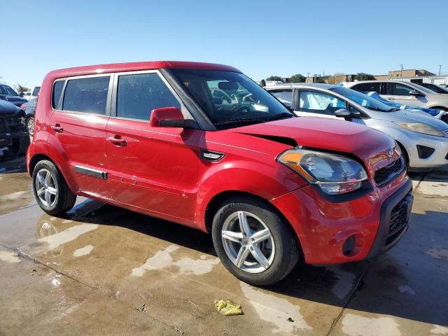 KNDJT2A56D7588422 - 2013 KIA SOUL RED photo 4