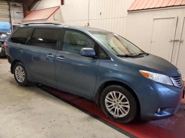 5TDYK3DC6FS576989 - 2015 TOYOTA SIENNA XLE BLUE photo 4