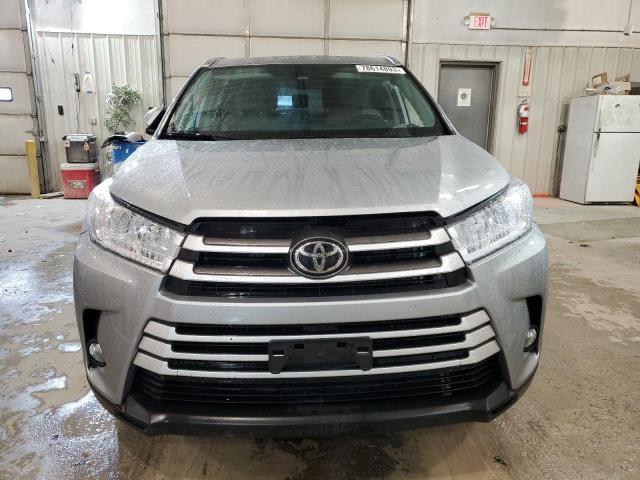 5TDJZRFH6KS709334 - 2019 TOYOTA HIGHLANDER SE GRAY photo 5