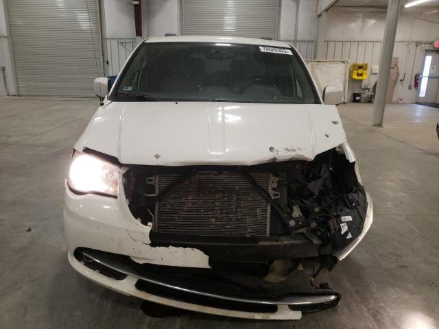 2C4RC1BG6DR720347 - 2013 CHRYSLER TOWN & COU TOURING WHITE photo 5