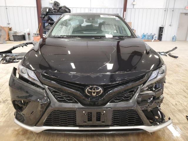 4T1K61AK7PU165992 - 2023 TOYOTA CAMRY XSE BLACK photo 5