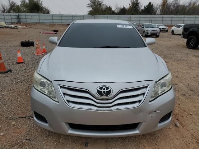 4T1BF3EK8BU702321 - 2011 TOYOTA CAMRY BASE SILVER photo 5